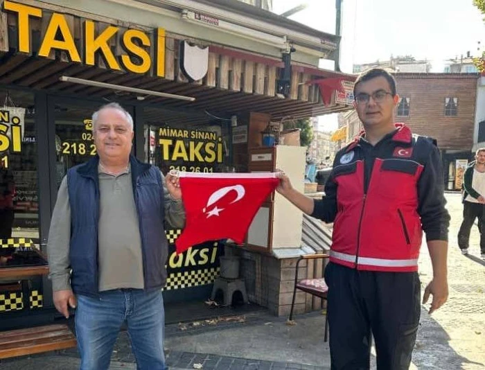 Dükkânlar Türk  Bayrağıyla Donatılacak