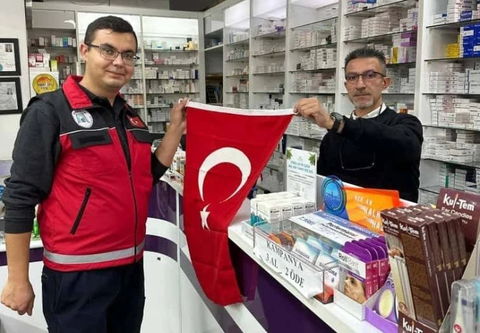 Dükkânlar Türk  Bayrağıyla Donatılacak