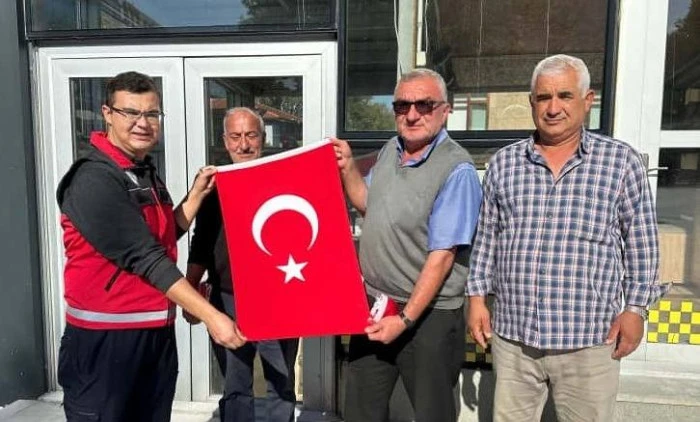 Dükkânlar Türk  Bayrağıyla Donatılacak