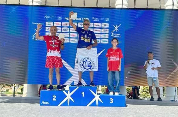 Ayhan Hocanın Büyük Başarısı: Yarışmalardan 3 Madalya 2 Kupa İle Döndü