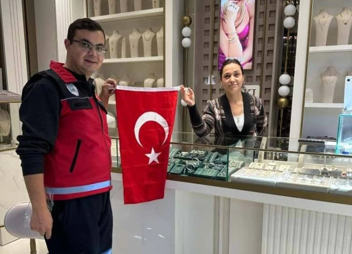 Dükkânlar Türk  Bayrağıyla Donatılacak