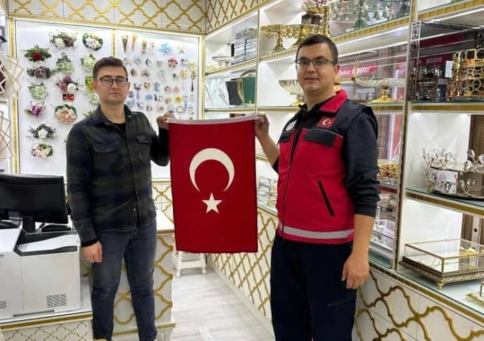 Dükkânlar Türk  Bayrağıyla Donatılacak