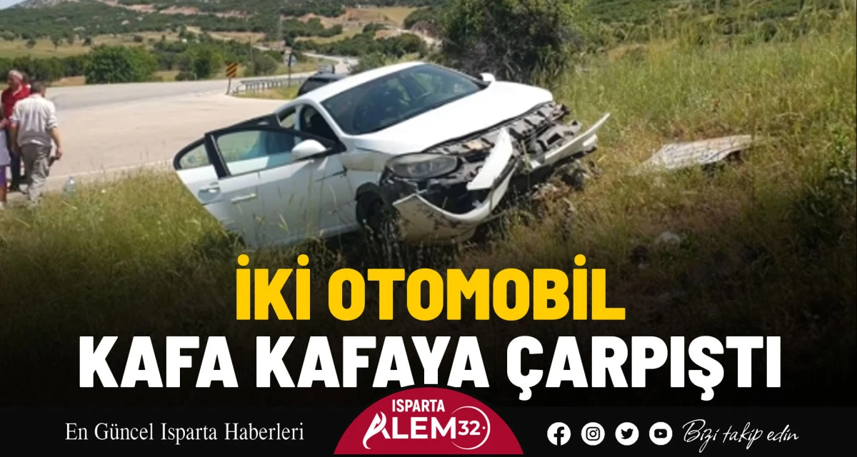 İki Otomobil Kafa Kafaya Çarpıştı