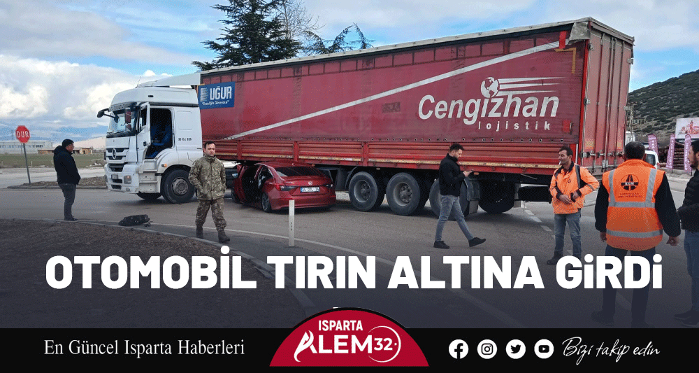 OTOMOBİL TIRIN ALTINA GİRDİ