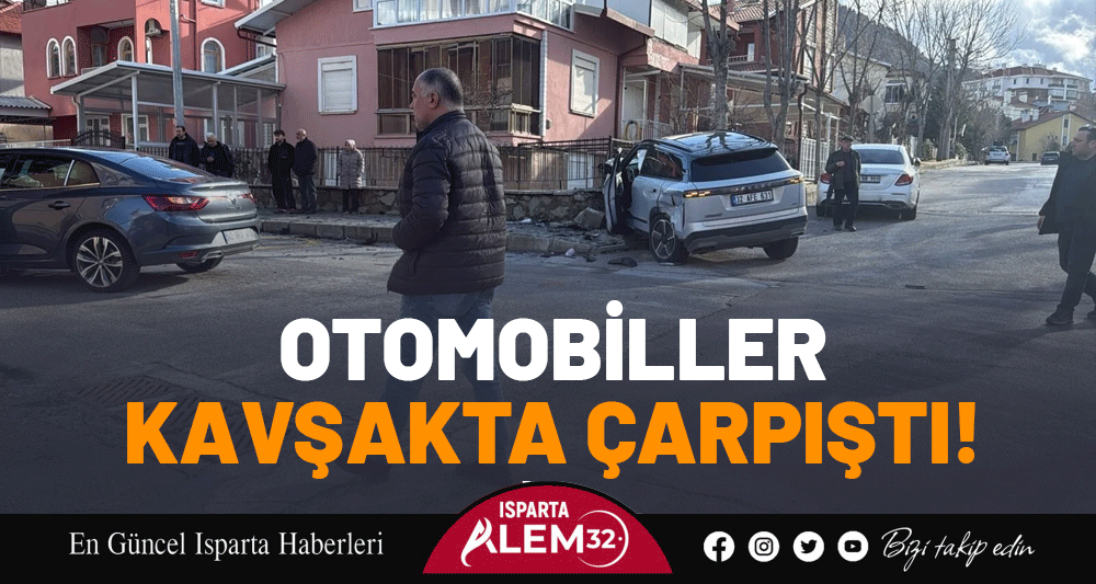 Otomobiller kavşakta &ccedil;arpıştı!